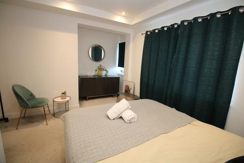2 bedroom apartment to rent, 13a High Street, Rochester ME2