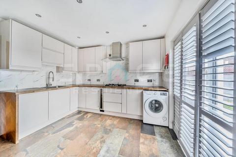 undefined, Large 4/5 bedroom house in Broomgrove Gardens HA8