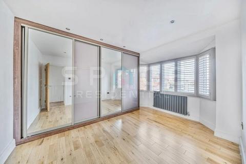 undefined, Large 4/5 bedroom house in Broomgrove Gardens HA8