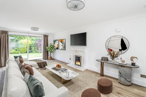 5 bedroom detached house to rent, St. Andrews Gardens, Cobham, Surrey, KT11