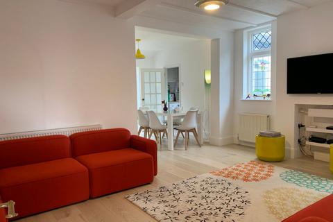 4 bedroom terraced house to rent, Princes Gardens, Acton, London