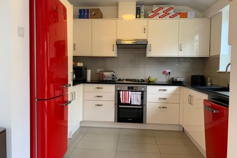 4 bedroom terraced house to rent, Princes Gardens, Acton, London