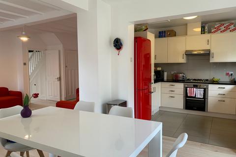 4 bedroom terraced house to rent, Princes Gardens, Acton, London