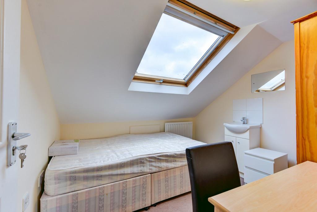 Bright and well-maintained master bedroom featu...