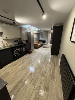 6 bedroom house to rent, Hubert Road, Birmingham B29