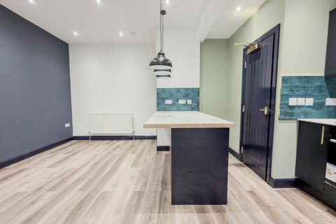 3 bedroom terraced house to rent, Harold Grove, Leeds, LS6 1PH
