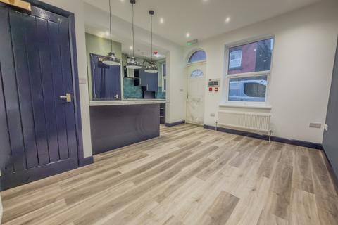3 bedroom terraced house to rent, Harold Grove, Leeds, LS6 1PH