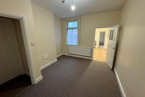 3 bedroom terraced house to rent, Mountcastle Road, Leicester LE3