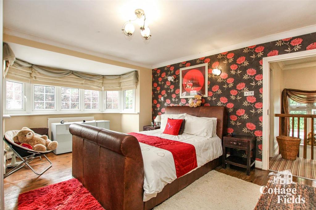 Bedroom 1 (1).JPG
