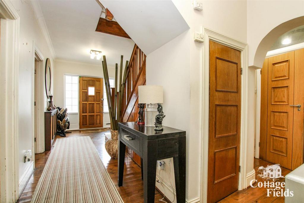 Hallway (1).JPG