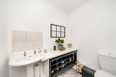 3 bedroom detached house for sale, Willow House, Willow Lane, Wakefield, WF2