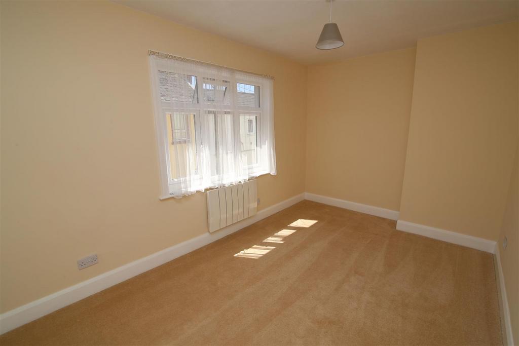 Bedroom 1 (1).jpg