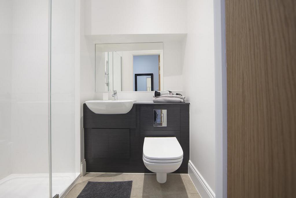 Apt 42 small-6.jpg