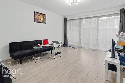 4 bedroom terraced house to rent, Tipton Drive, CROYDON