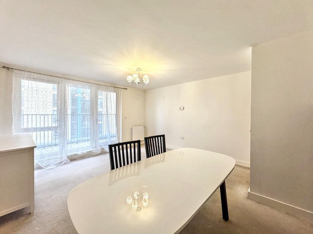 Open plan Lounge/dining area