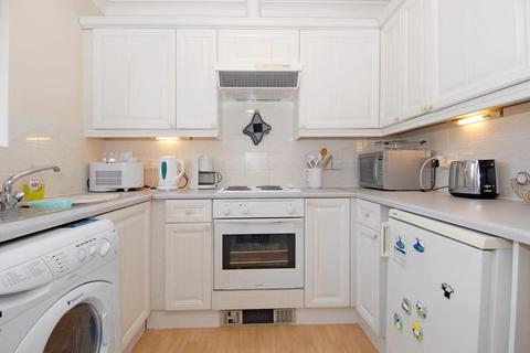 2 bedroom flat to rent, Swan Court, Paradise Street, Oxford, OX1