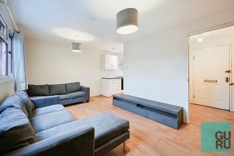 4 bedroom terraced house to rent, Savill Garden, London, SW20