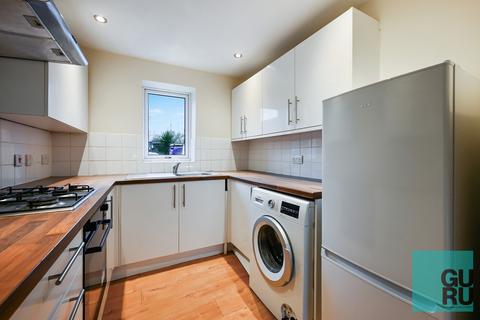 4 bedroom terraced house to rent, Savill Garden, London, SW20