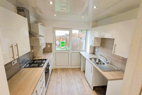 4 bedroom terraced house to rent, 61 Barnhill Road, Dumbarton, G82 2SD