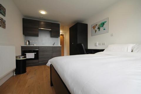 Studio to rent, The Bruce Building, City Centre