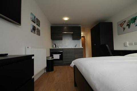 Studio to rent, The Bruce Building, City Centre