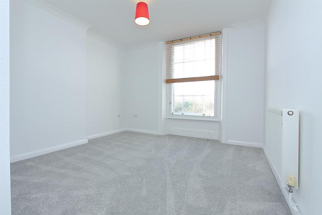 8 kingsway house PH14.JPG