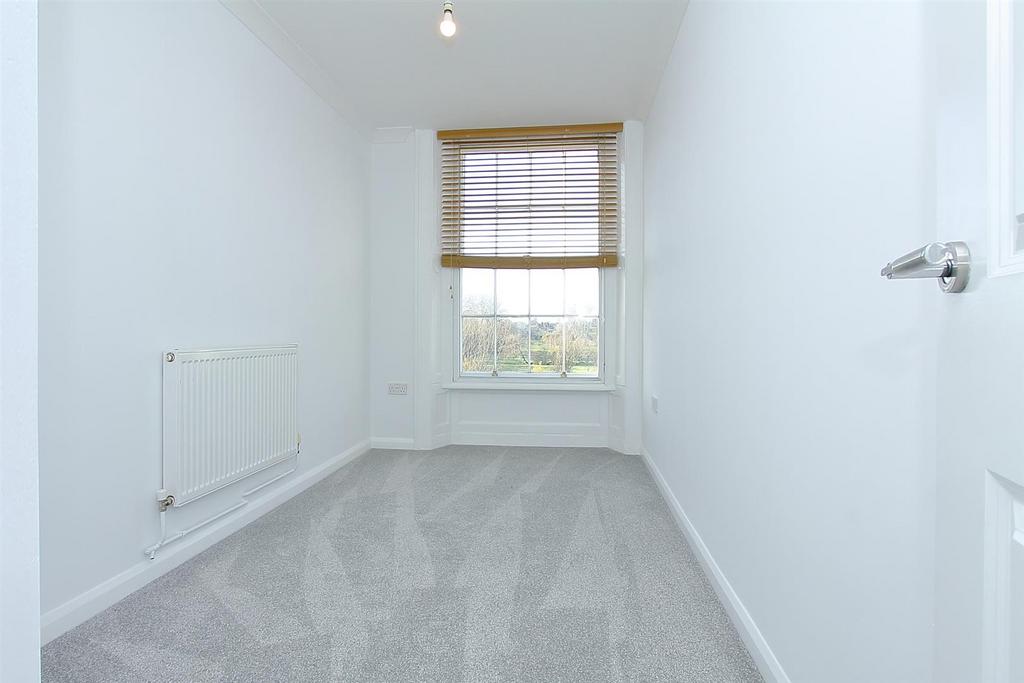 8 kingsway house PH17.JPG