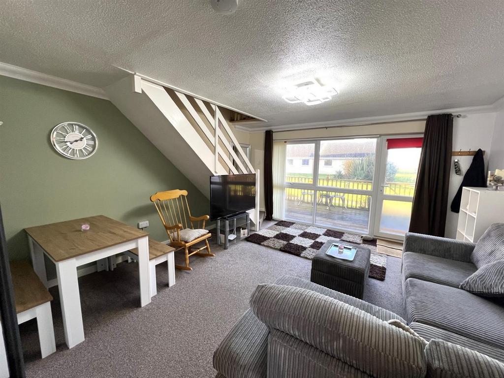 Lounge 2.jpg