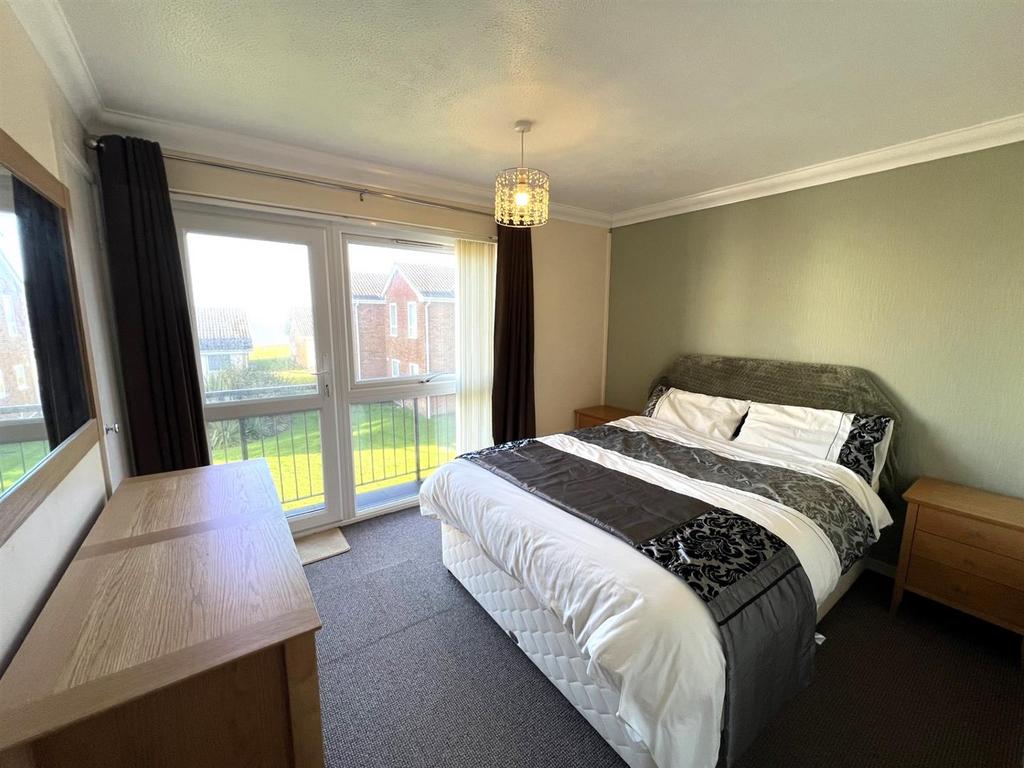 Bedroom 1.jpg