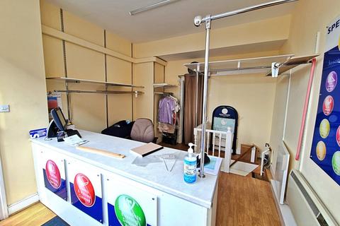 Retail property (high street) to rent, 39 Webbs Rd London SW11 6RX
