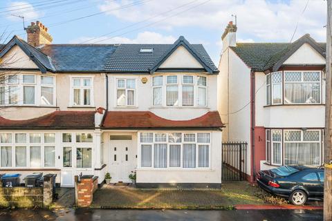 5 bedroom end of terrace house to rent, Oaklands Avenue, Thornton Heath