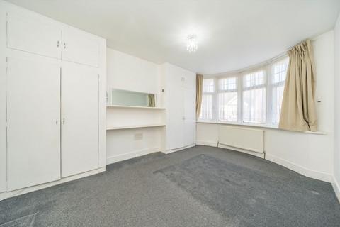 5 bedroom end of terrace house to rent, Oaklands Avenue, Thornton Heath