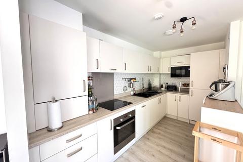 3 bedroom flat to rent, Dorchester Avenue, Glasgow G12