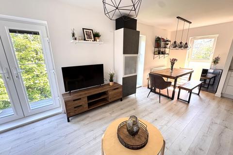 3 bedroom flat to rent, Dorchester Avenue, Glasgow G12