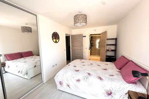 3 bedroom flat to rent, Dorchester Avenue, Glasgow G12