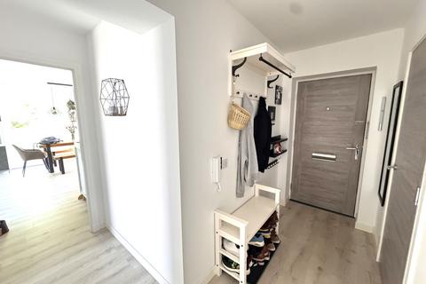 3 bedroom flat to rent, Dorchester Avenue, Glasgow G12