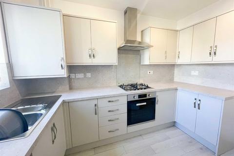 3 bedroom terraced house to rent, Otterhole Close Buxton Derbyshire