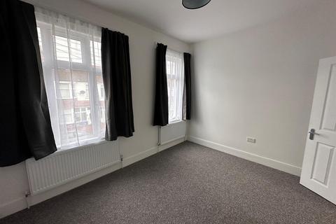 1 bedroom flat to rent, Clayton Avenue