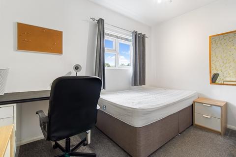 6 bedroom end of terrace house to rent, Hawkwood Crescent, Worcester WR2