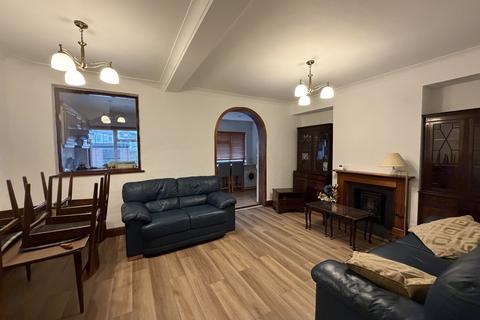 3 bedroom semi-detached house to rent, Meadowbank Road