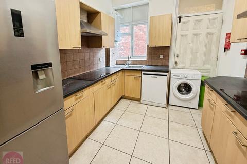 8 bedroom flat to rent, Derby Road, Nottingham NG7