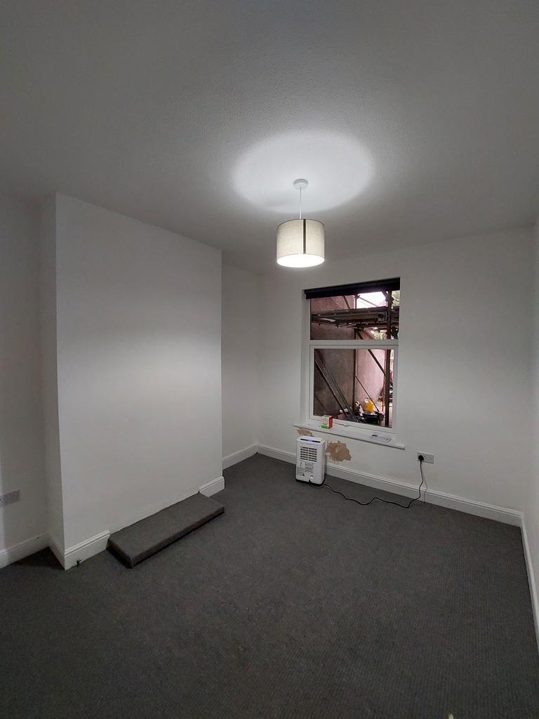 Freshly painted single bedroom with neutral car...