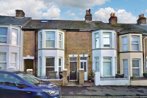 4 bedroom terraced house to rent, Pelham Road, Cowes