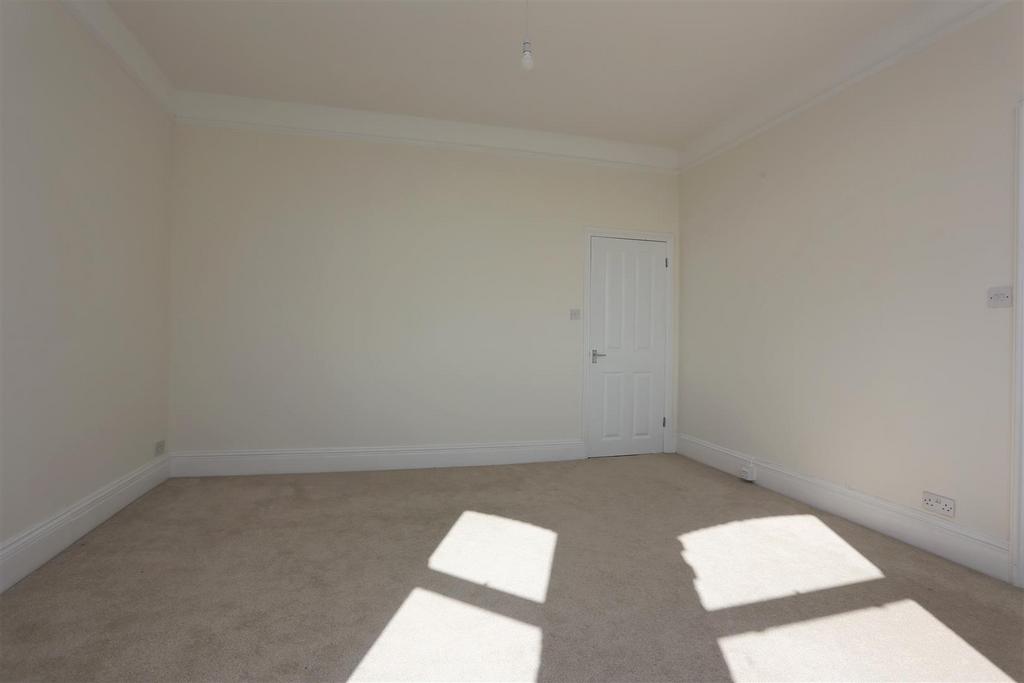 3, 8 Cromwell Road Living Room (5).JPG