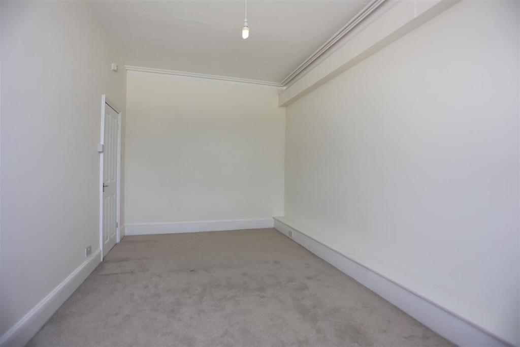 3, 8 Cromwell Road Bed 1 (1).JPG