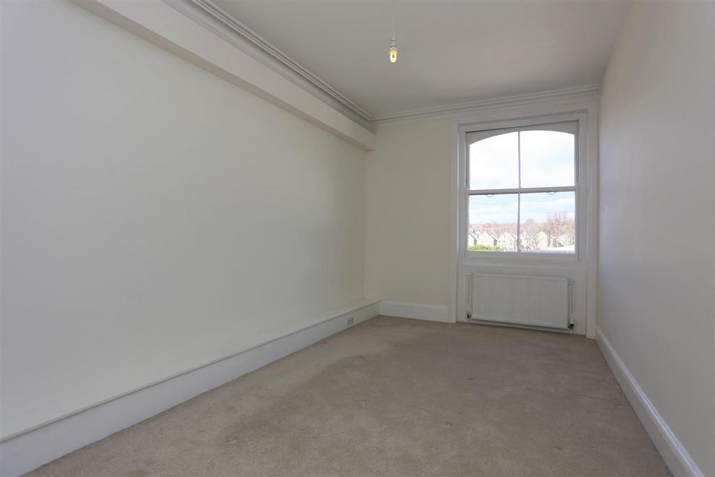 3, 8 Cromwell Road Bed 1 (3).JPG