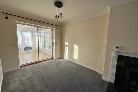 3 bedroom semi-detached house to rent, Aireville Crescent, Silsden