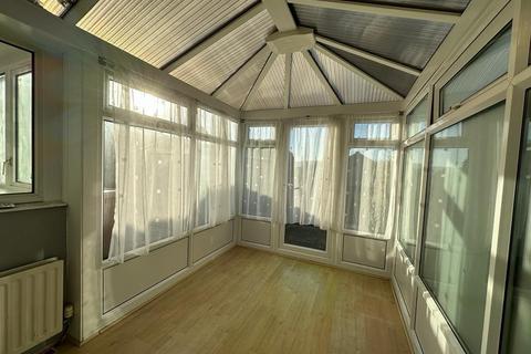 3 bedroom semi-detached house to rent, Aireville Crescent, Silsden