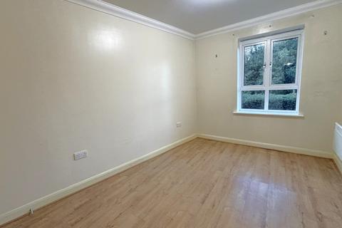 2 bedroom apartment to rent, Holly Lodge, Woking GU22
