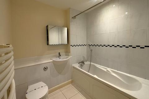 2 bedroom apartment to rent, Holly Lodge, Woking GU22